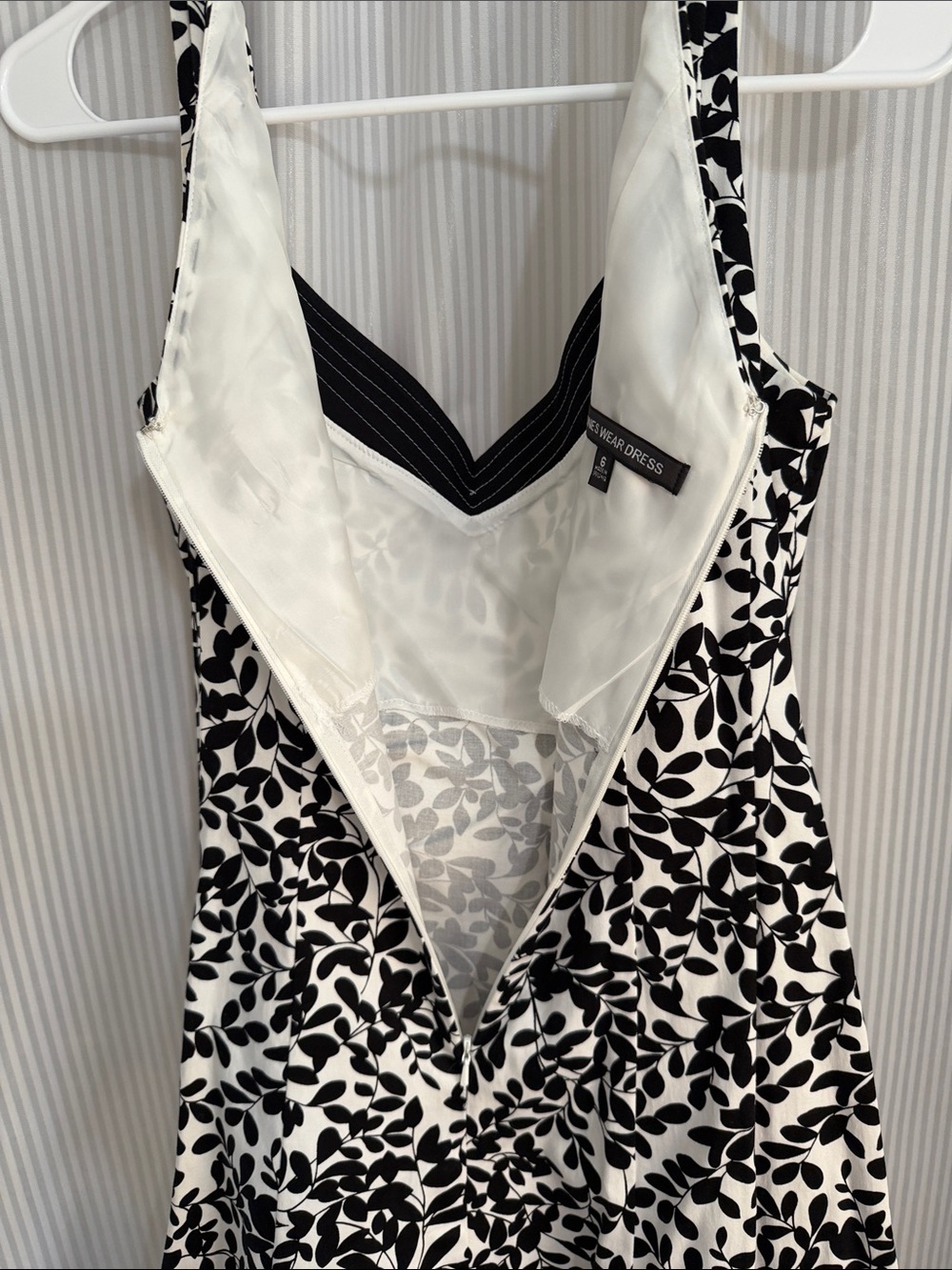 Jones Wear Dress - Black & White Leaf Print Sundress - Picture 5 of 10